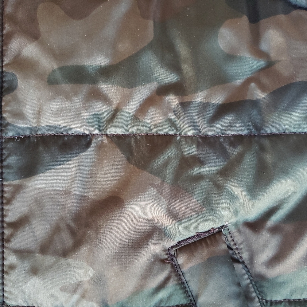 The Children's Place Orange and Camo Vest 5/6 - Picture 6 of 7